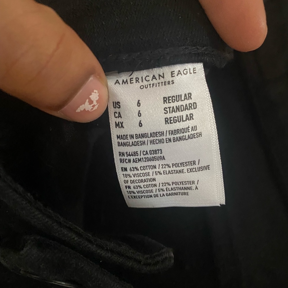 Black American eagle ripped at the knee jeans never worn